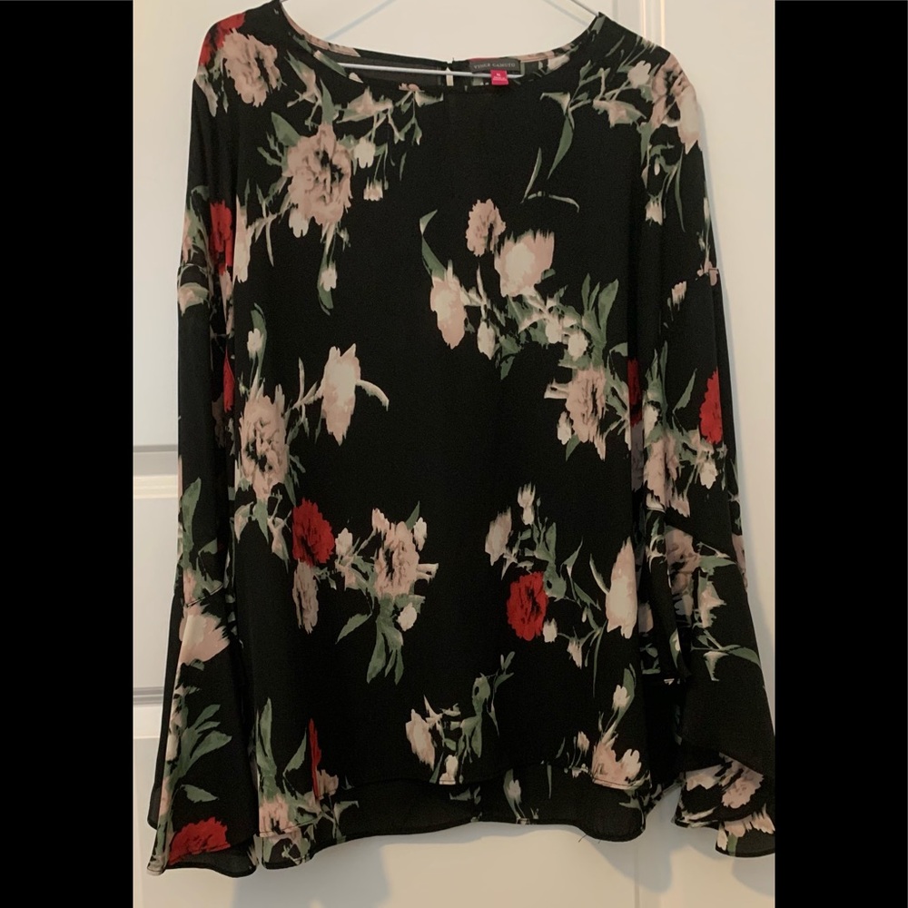 🌹VINCE CAMUTO LONG BELL SLEEVE BLOUSE🌺